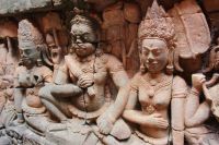 Umělecké sochy z říše Khmerů vytasané v komplexu Angkor Wat