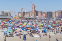 Coney Island je pláž, kde se v NY nikde nudit rozhodně nebudete.