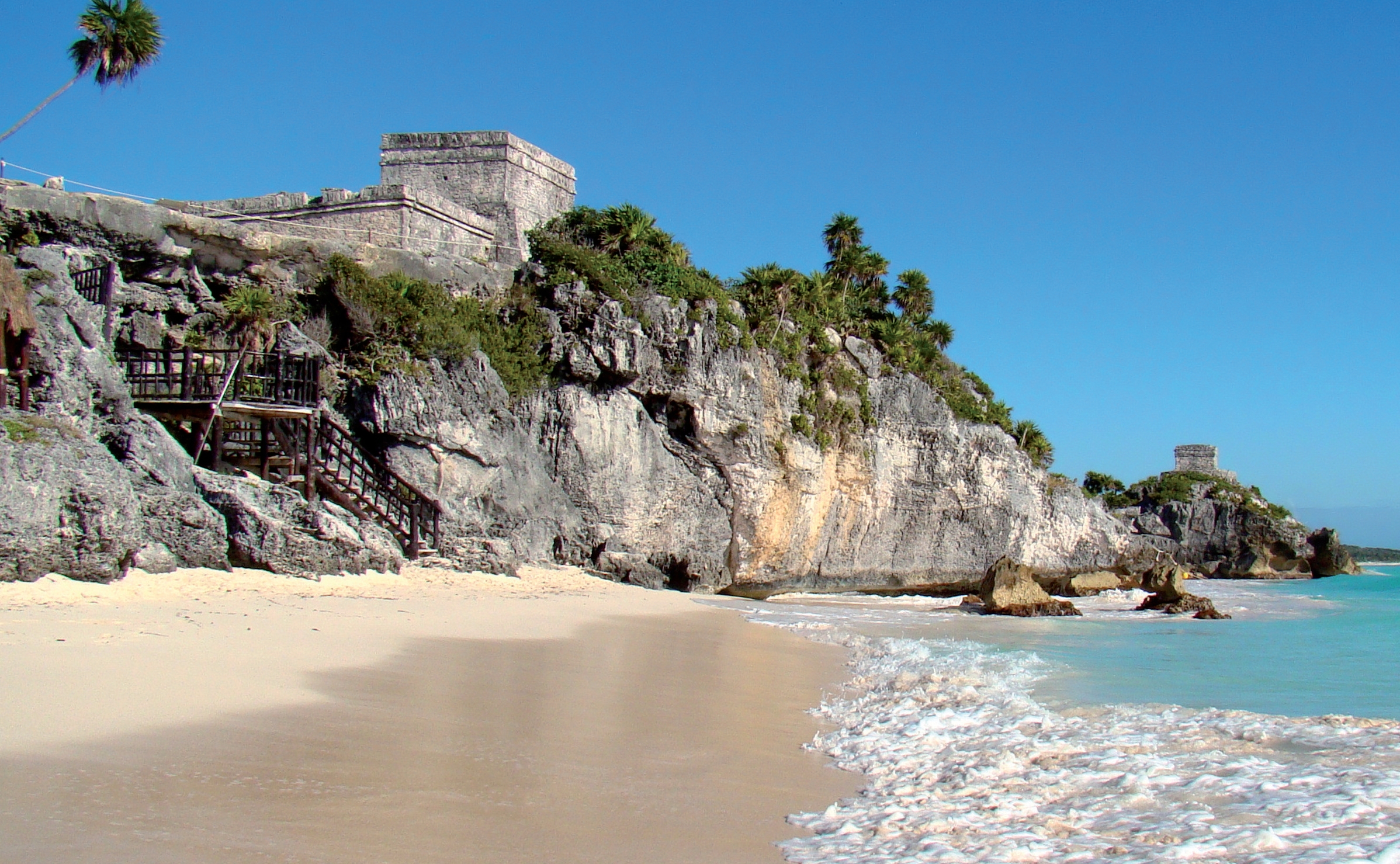 skalnaté pobřeží Tulum, Mexiko