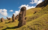 Záhadný Velikonoční ostrov: Podivné nápisy a sochy hlav s těly pod zemí