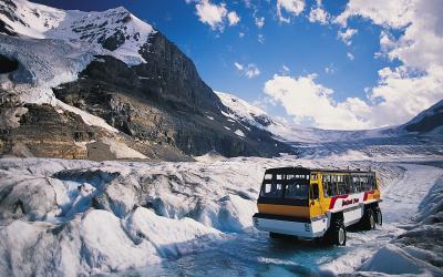 Jízda speciálem na jedno z šesti největších ramen ledovce Columbia Icefield | Columbia Icefield