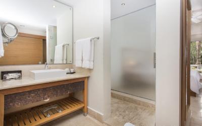 superior_deluxe_bathroom
