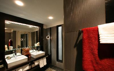 Suite_-_Bathroom_2