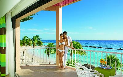 SUCUR_PrefClub_OceanFront_Couple_Terrace_1