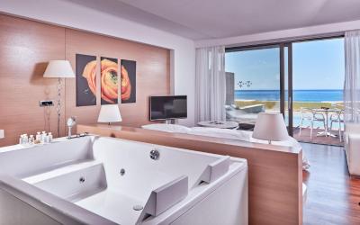 junior suite sea view pool