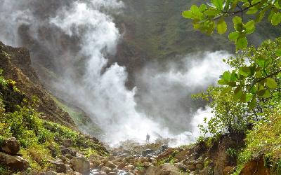 Boiling-Lake-Hike-1024x678-1024x678