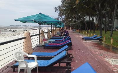 Slnečná terasa | Bamburi Beach Hotel