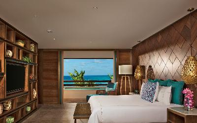 Preferred Club Honeymoon Suite - Bedroom