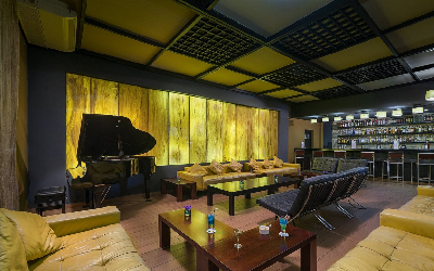 Piano bar