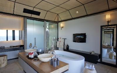 Deluxe Water Villa Bathroom