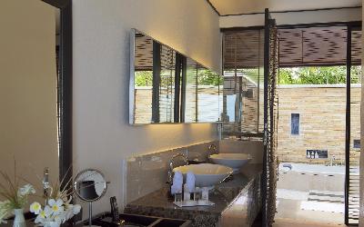 Lagoon Villa Bathroom