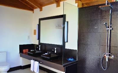 Beach Villa Bathroom