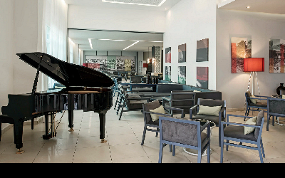 Piano bar