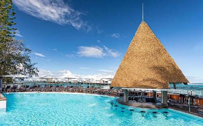 Pool and the pool bar