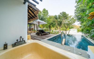 beach front pool villa 2