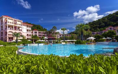 beach front pool