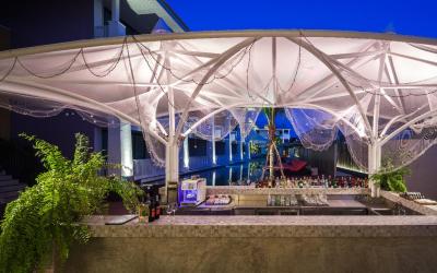 pool bar