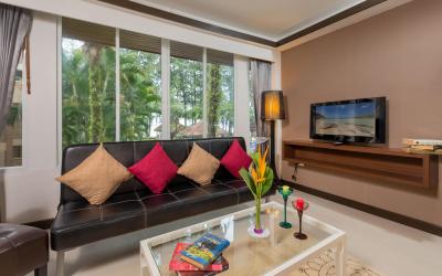 AA JUIONR SUITE 2