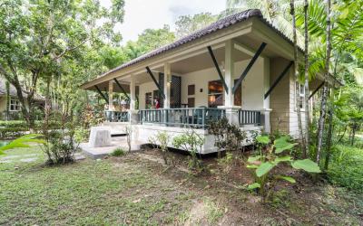 deluxe bungalow 3