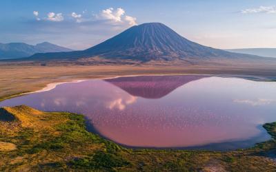 Jezero Natron a hora Ol Doinyo Lengai | Natron