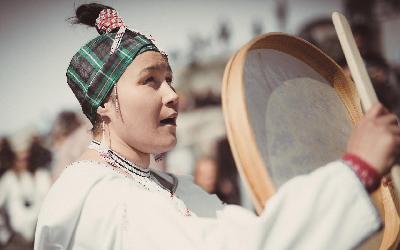 Tradiční tanec s bubnem | Visit Greenland