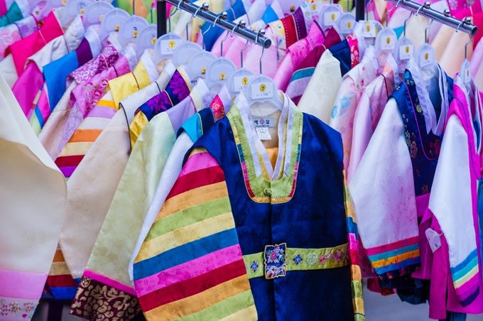 Tradiční jihokorejský oděv Hanbok