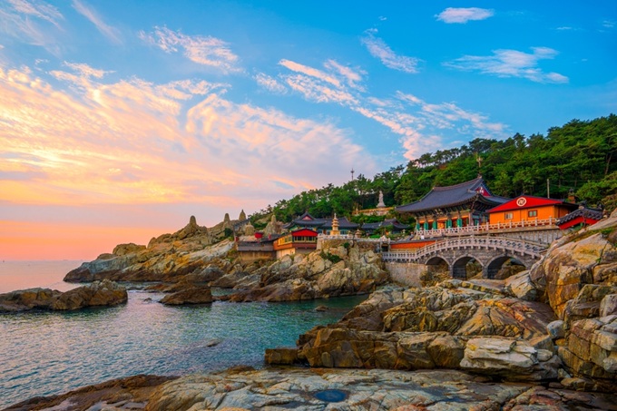 Jižní Korea - chrám Haedong Yonggungsa