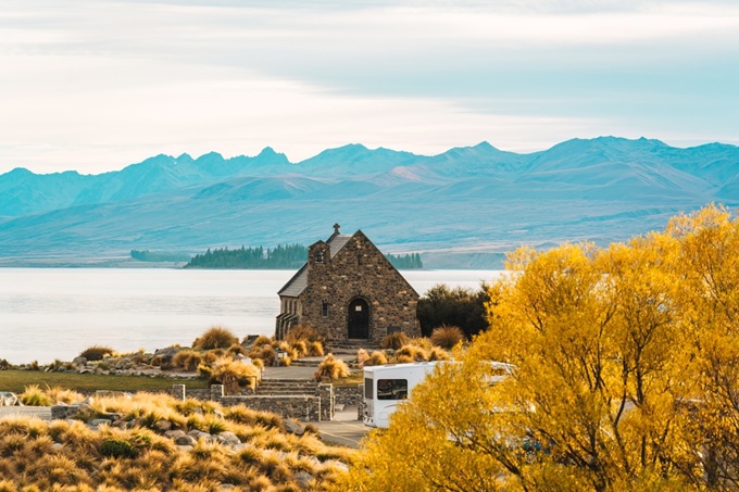 Kostel Church of the Good Shepherd u jezera Tekapo na Jižním ostrově Nového Zélandu