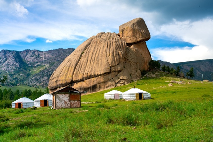Skalní útvar Turtle Rock v národním parku Gorkhi-Terelj v Mongolsku